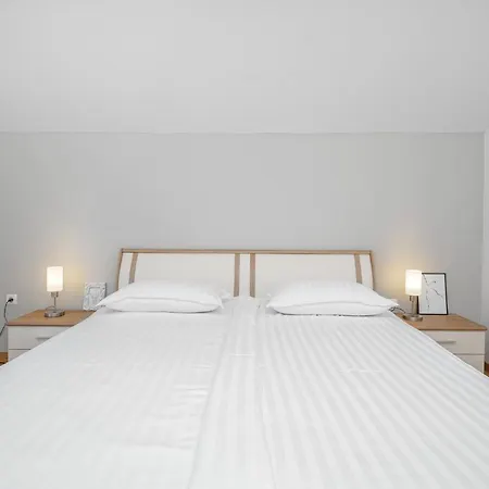 Family Petrov Apartman *