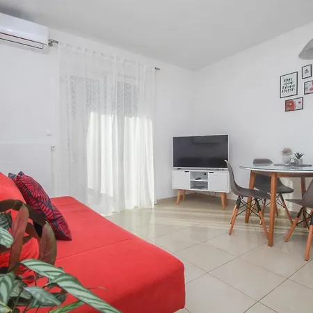 Family Petrov Apartment Vodice