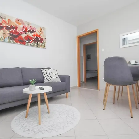 Family Petrov Apartment Vodice