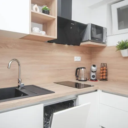 Family Petrov Apartment Vodice