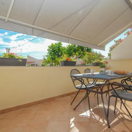 Apartment Family Petrov Vodice