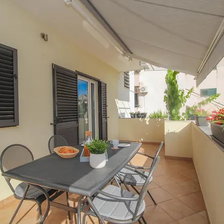 Family Petrov Apartment Vodice