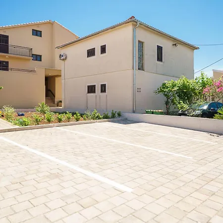 Family Petrov Apartment Vodice